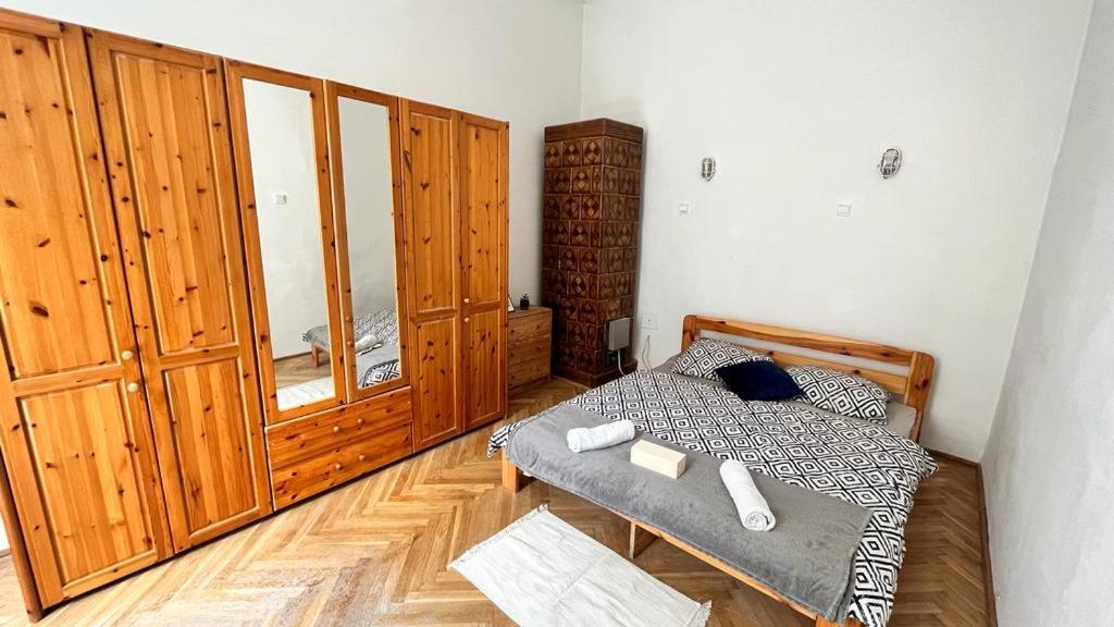 Nice Bedroom Near The Bus And Train Station Cracovia Exterior foto