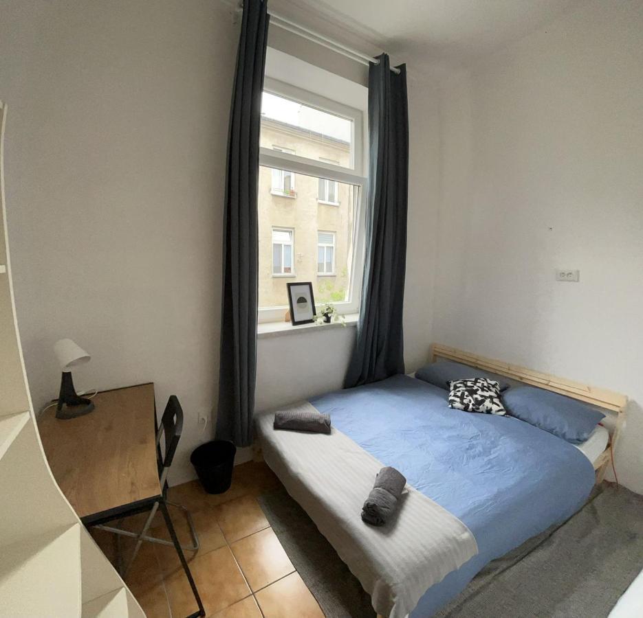 Nice Bedroom Near The Bus And Train Station Cracovia Exterior foto
