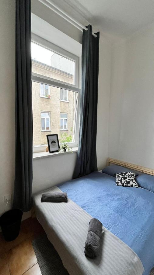 Nice Bedroom Near The Bus And Train Station Cracovia Exterior foto