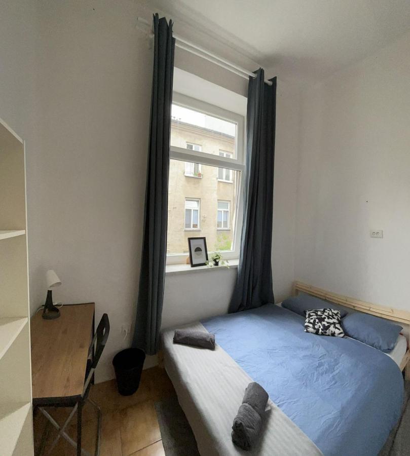 Nice Bedroom Near The Bus And Train Station Cracovia Exterior foto